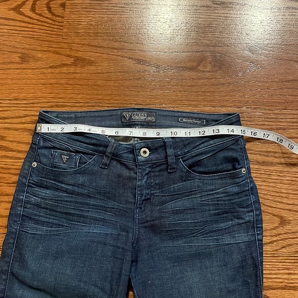 GUESS 1981 LA BRITTNEY SKINNY women’s embellished back pockets distressed jeans - Picture 9 of 13